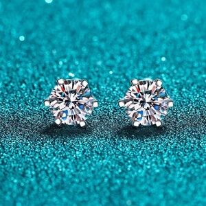 2 Carat Moissanite Stud Earrings in Platinum PT950